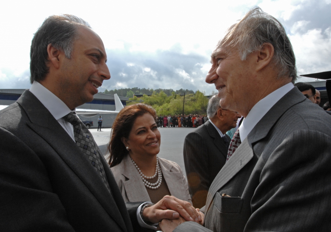 President Mahmoud Eboo of the Ismaili Council for USA and his wife Karima Eboo bid a final farewell to Mawlana Hazar Imam at the end of his eight day Golden Jubilee visit to the United States of America. 