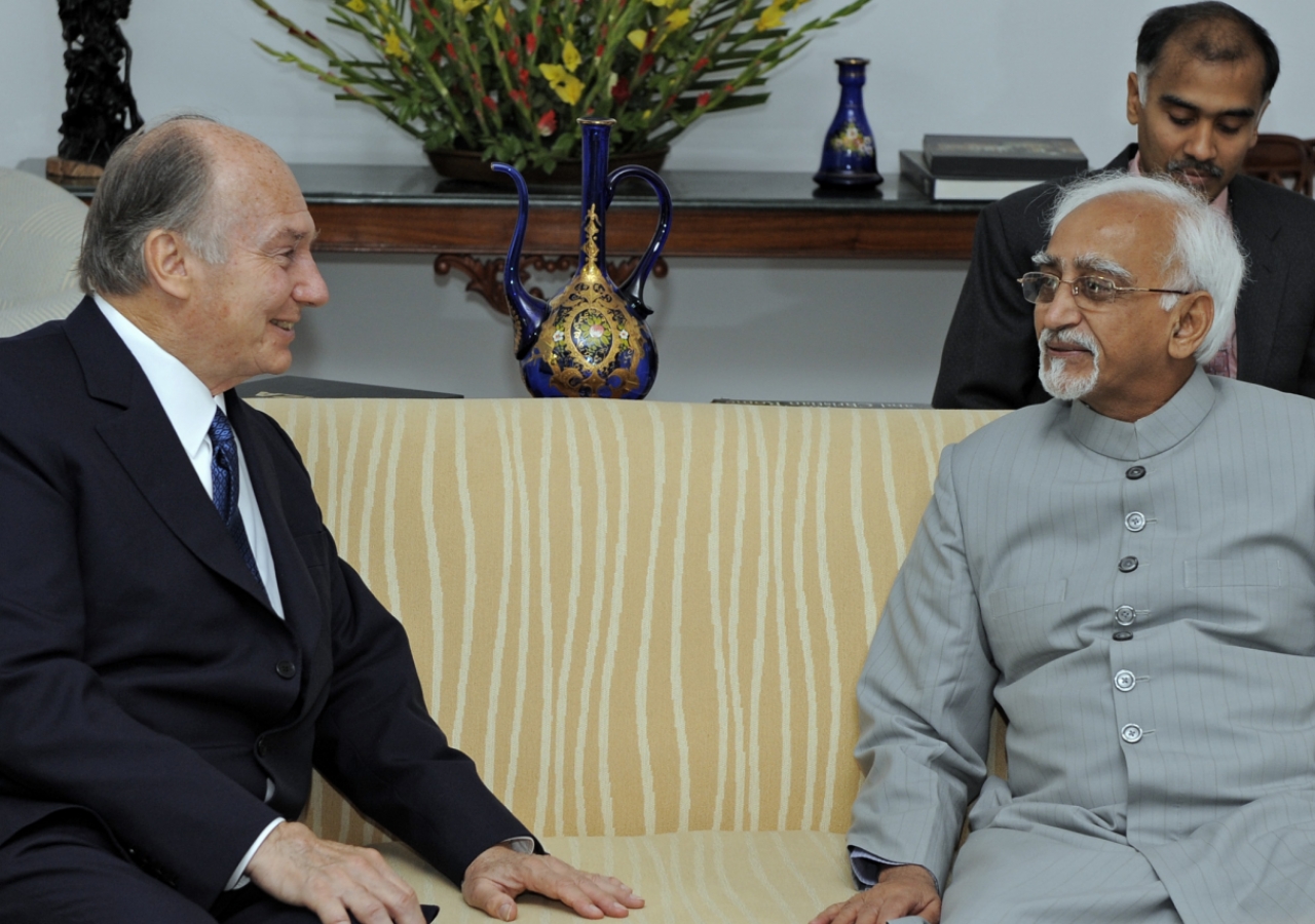 Mawlana Hazar Imam meets with the Honourable Vice President of India, Mr Mohammad Hamid Ansari.  