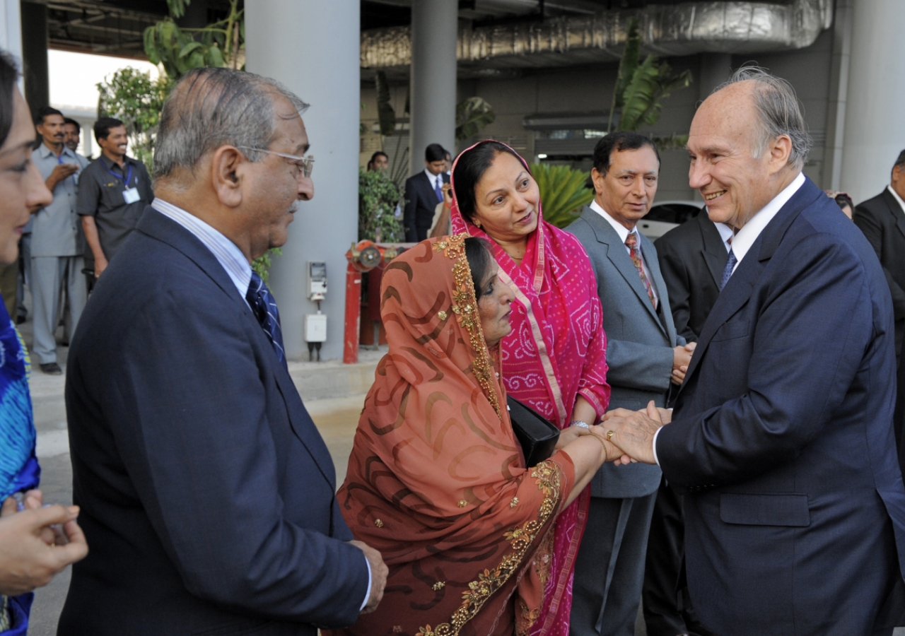 Mawlana Hazar Imam is welcomed to Hyderabad by leaders of the Jamat. 