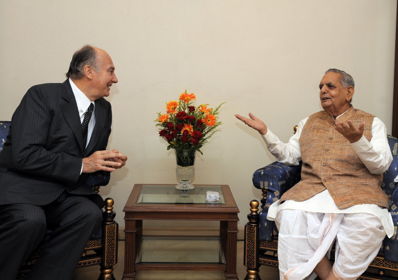 Mawlana Hazar Imam meets with the Governor of Gujarat, Mr Nawal Kishore Sharma, in Ahmedabad. 