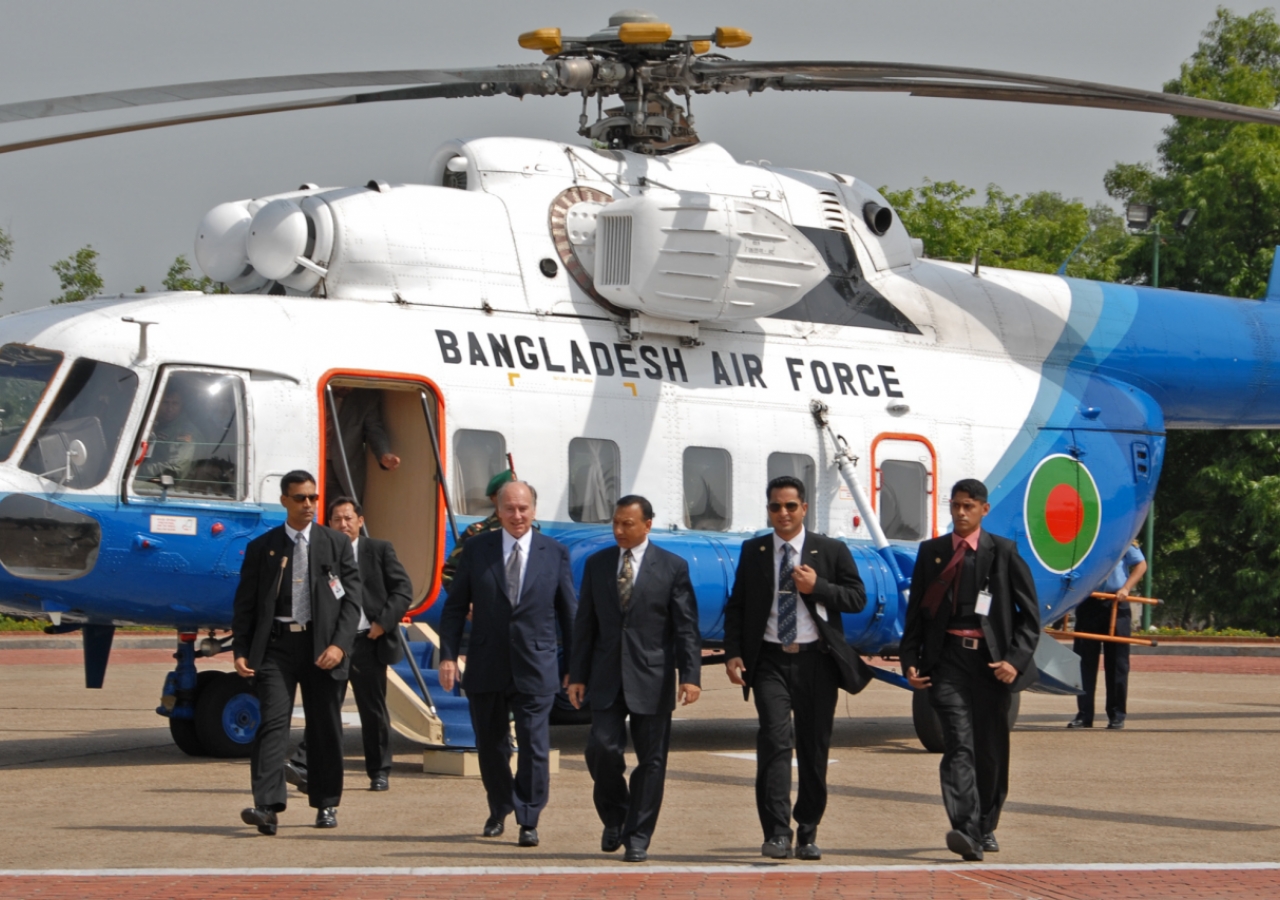 Mawlana Hazar Imam arrives at the National Martyr’s Memorial at Savar, escorted by the Bangladesh Air Force.   