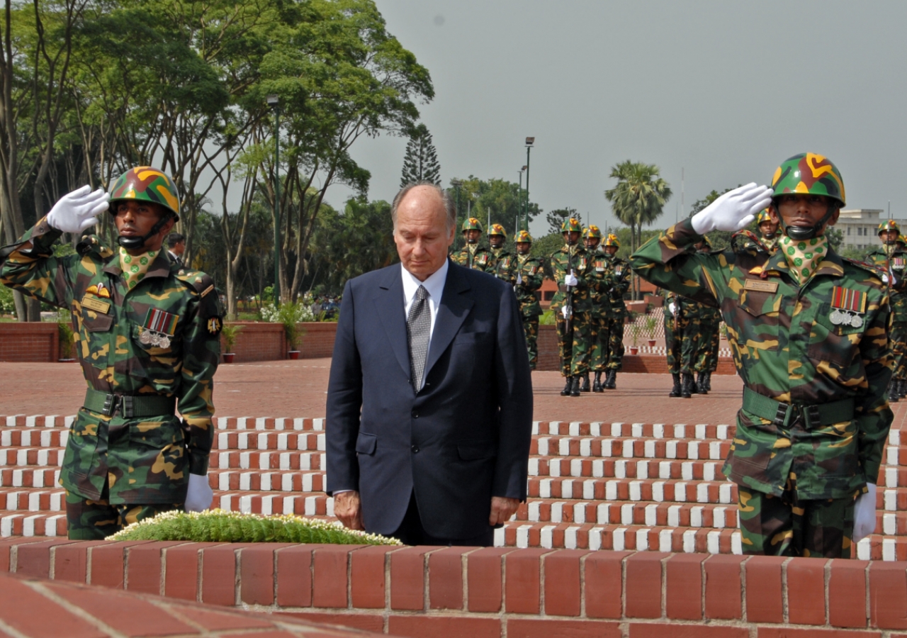 Mawlana Hazar Imam lays a wreath at the Savar National Martyr’s Memorial in Bangladesh.   