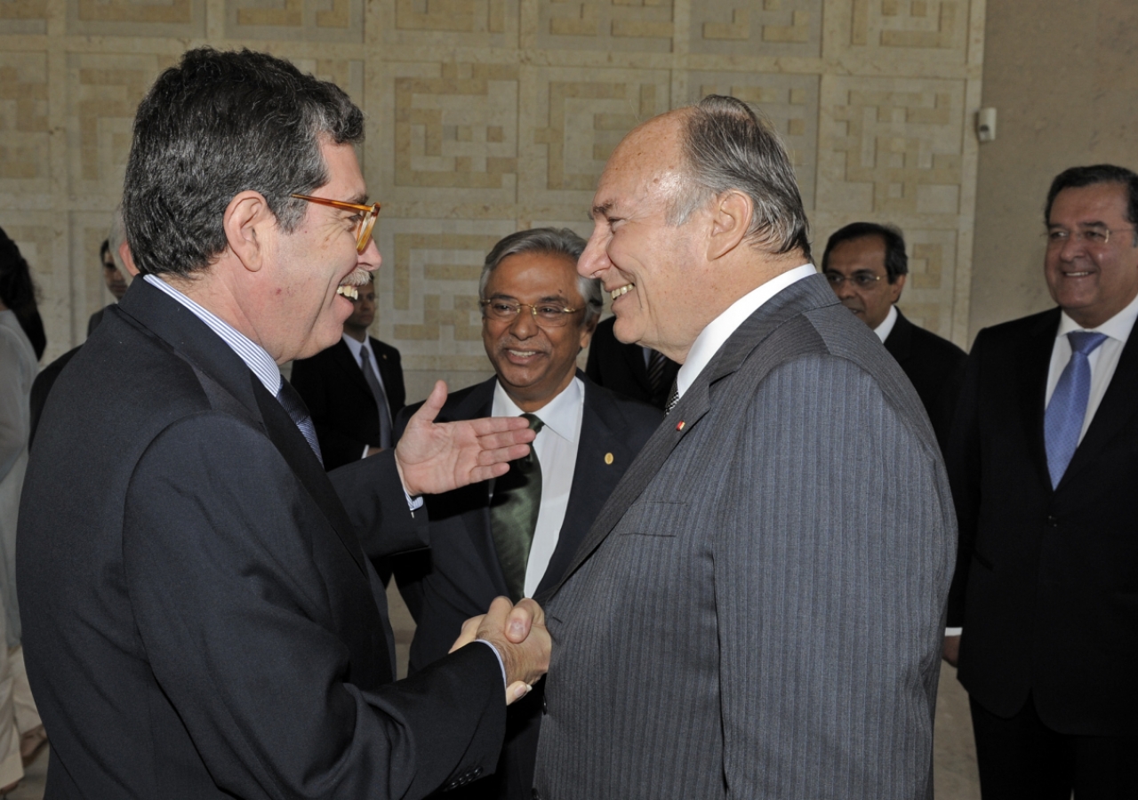 Mawlana Hazar Imam welcomes Mariano Gago, Portugal&amp;rsquo;s Minister of Science, Technology and Higher Education, to the Ismaili Centre in Lisbon. 