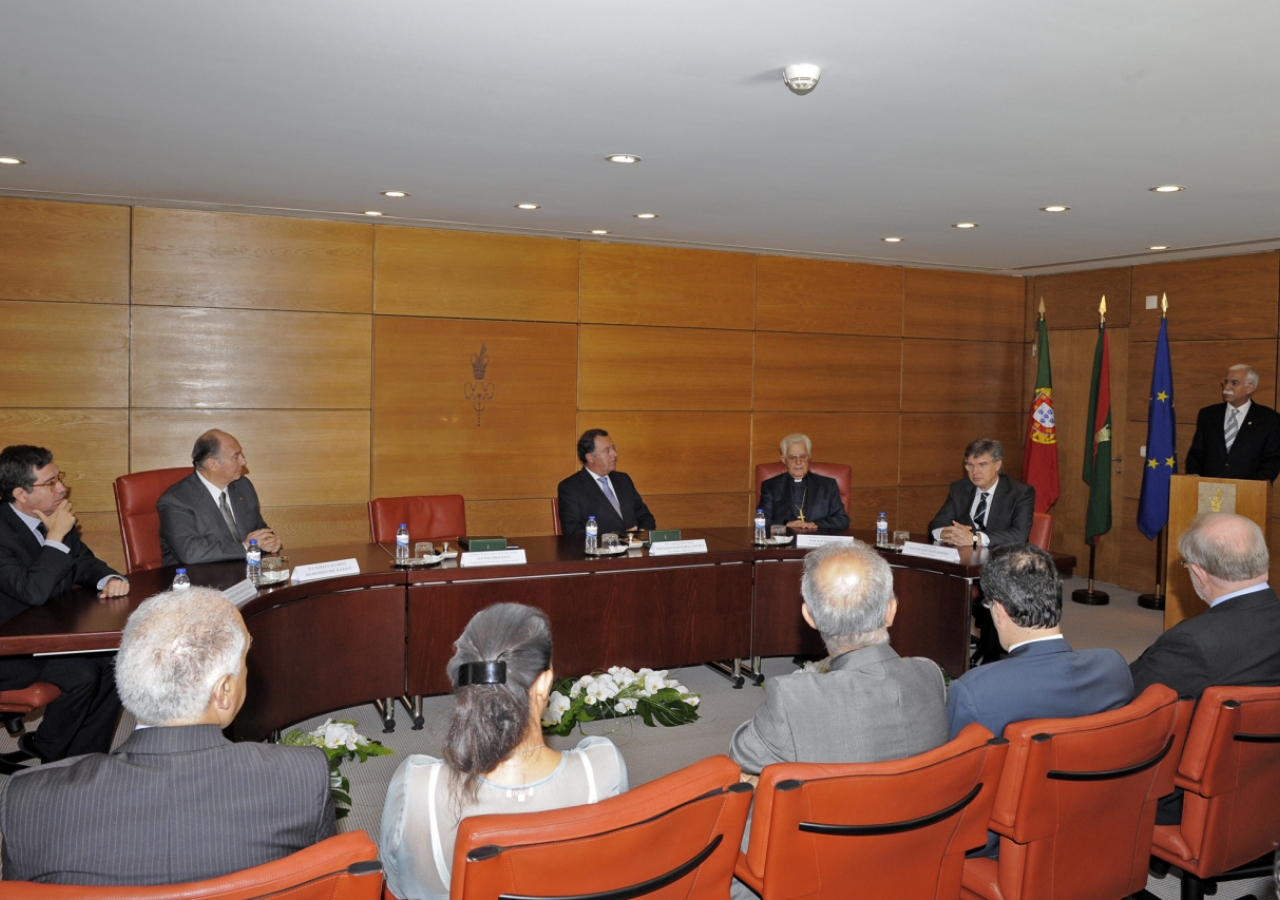 Firoz Rasul, President of the Aga Khan University, addresses Mawlana Hazar Imam and others who have gathered at the Ismaili Centre in Lisbon to witness the signing of the Memorandum of Understanding between the AKU and the Catholic University of Portugal.