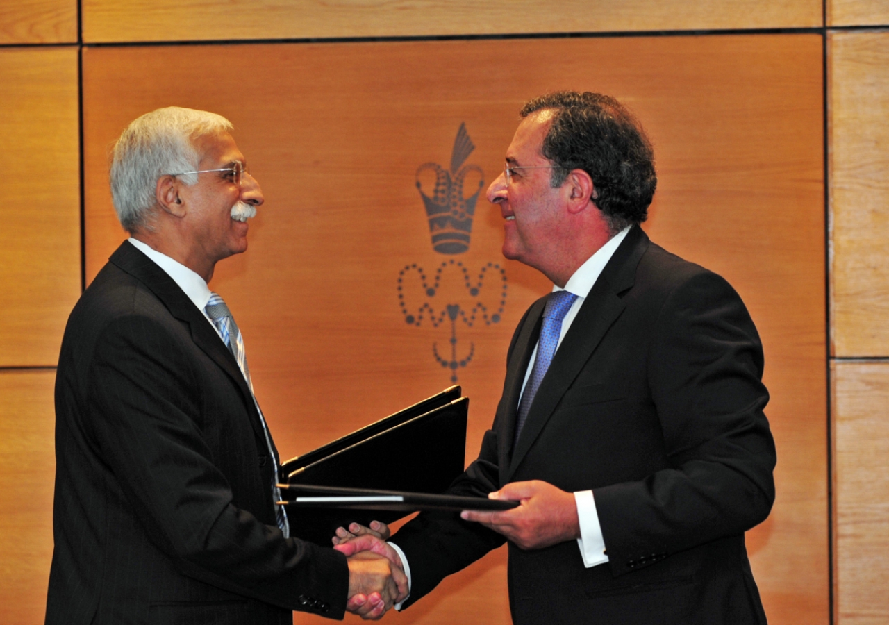 Professor Manuel Braga da Cruz and Firoz Rasul exchange agreements after the signing of the Memorandum of Understanding between the Catholic University of Portugal and the Aga Khan University. 