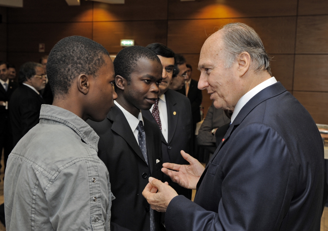 During the diplomatic reception, Mawlana Hazar Imam speaks with Aga Khan Foundation scholarship recipients from Mozambique. 