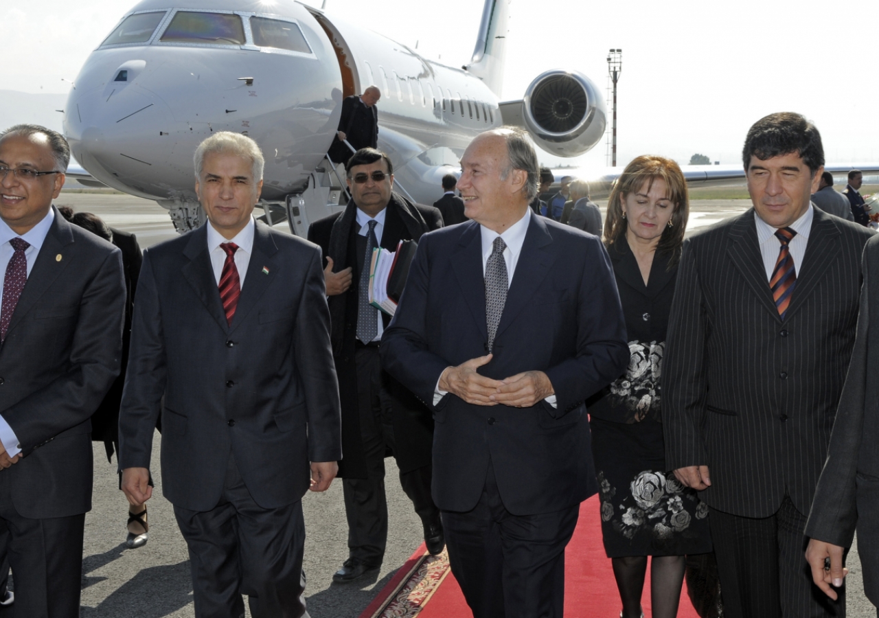 Upon arriving in Dushanbe, Mawlana Hazar Imam is joined by the First Deputy Prime Minister of Tajikistan, the country&amp;rsquo;s Foreign Minister and the AKDN Resident Representative. 