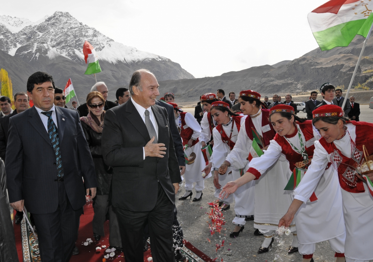 As part of a traditional Pamiri welcome, flower petals are showered along the red-carpeted path laid out for Mawlana Hazar Imam. 