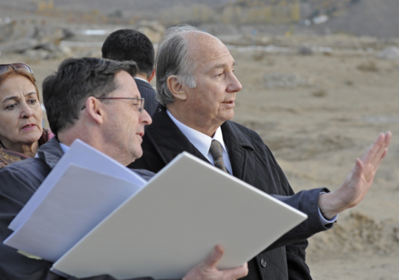 Mawlana Hazar Imam reviews site plans for the development of the University of Central Asia&amp;rsquo;s campus at Dasht. 