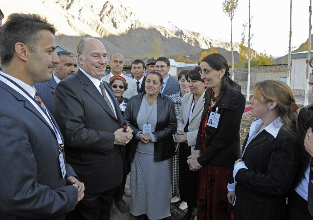 Mawlana Hazar Imam pauses to speak with some of the staff members during his tour of the University of Central Asia’s Vocational Training Centre in Khorog. 