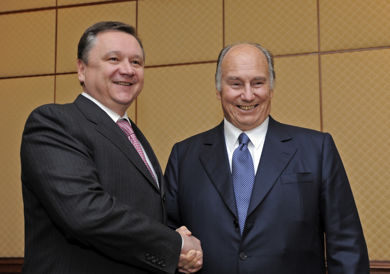 Mawlana Hazar Imam is greeted by the Prime Minister of the Kyrgyz Republic, His Excellency Igor Chudinov. 