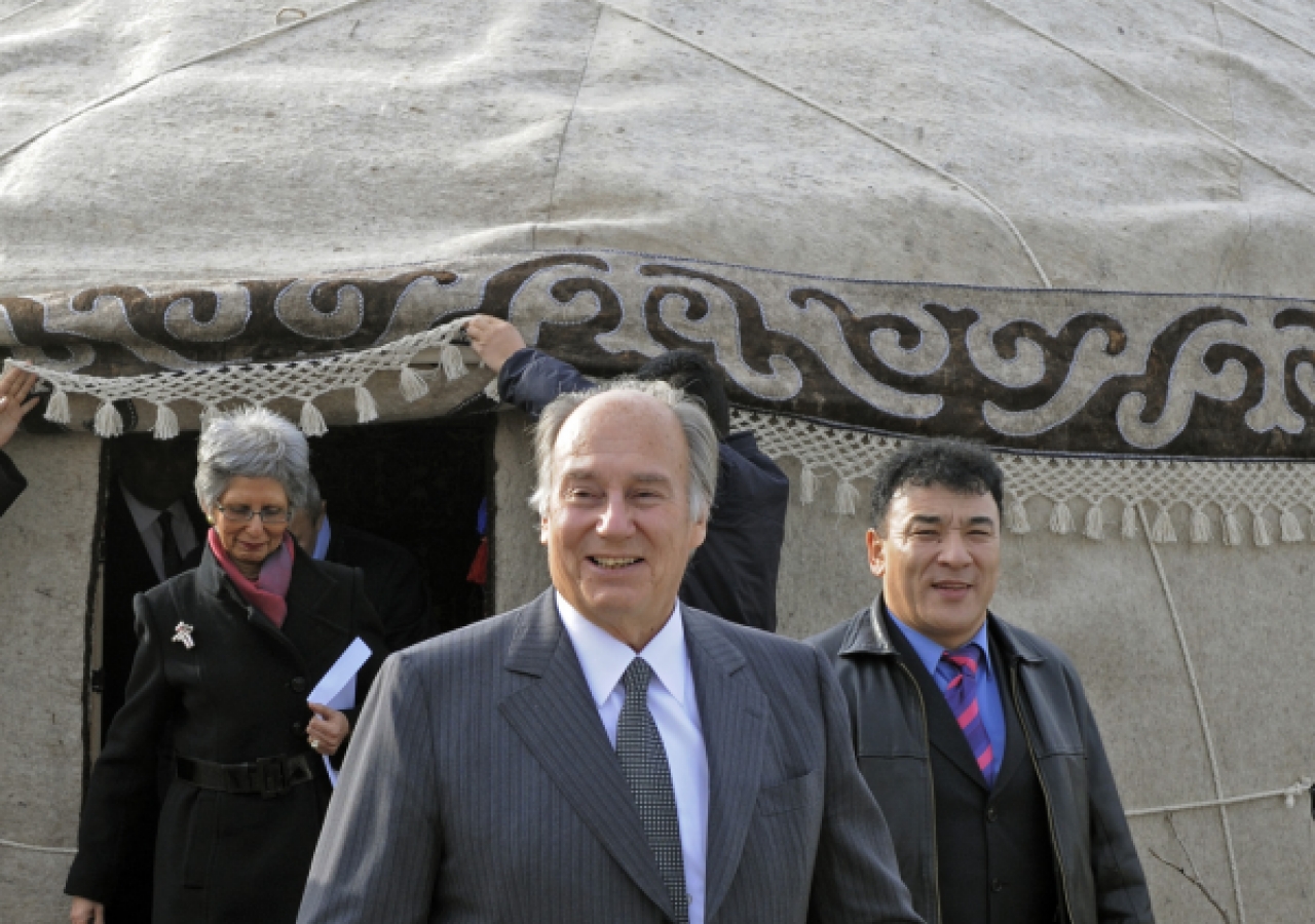 Following his meeting with the Mayor of Bishkek, Mawlana Hazar Imam emerges from the yurt. 