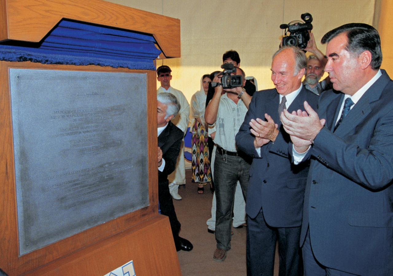 Mawlana Hazar Imam and President Rahmon applaud following the unveiling of the plaque marking the Foundation Ceremony of the Ismaili Centre, Dushanbe.