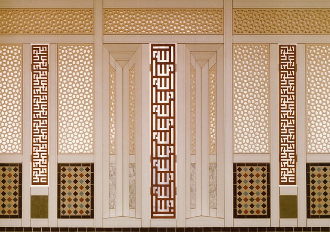 Panelling on the West window wall of the Prayer Hall, designed by Karl Schlamminger, incorporating marble, tile and plaster lattice panels with vertical teak panels in rectangular calligraphy. The names Allah, Muhammad and Ali (not shown) are to be read in the light space between the teak members.