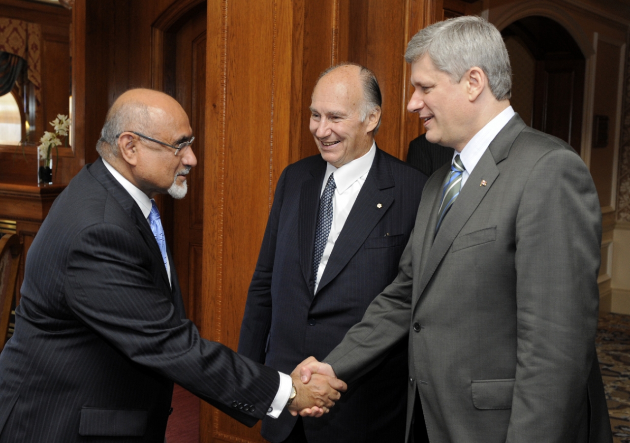 Mawlana Hazar Imam introduces Ismaili Council for Canada President Mohamed Manji to Prime Minister Stephen Harper, ahead of the Foundation Ceremony in Toronto.