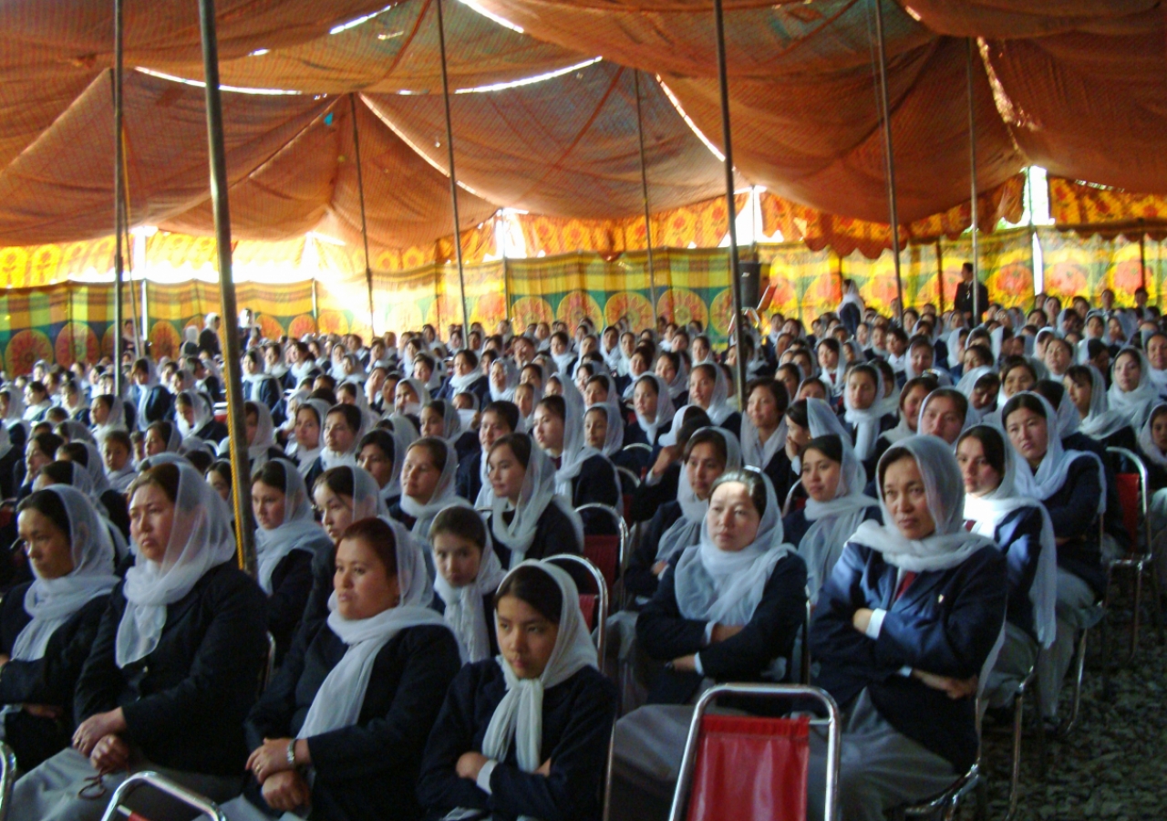 Volunteers gathered at Umomi Jamatkhana, where they watched video highlights of the past week.