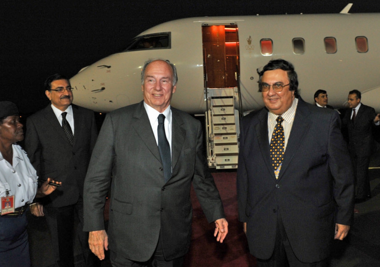 Mawlana Hazar Imam with President Aitmadi Jehangir Bhaloo of the Ismaili Council for Tanzania and AKDN Resident Representative Amin Kurji at the Dar es Salaam airport.