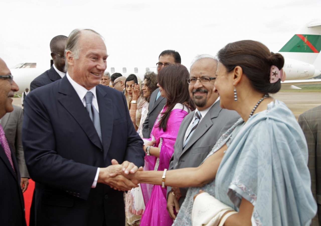 Mawlana Hazar Imam is received by Ugandan Jamati leaders at Entebbe International Airport.