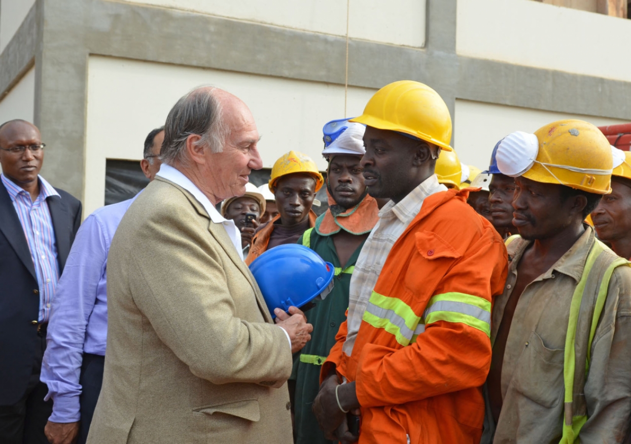 Mawlana Hazar Imam speaks with the turbine station workers at the Bujagali Hydroelectric dam.