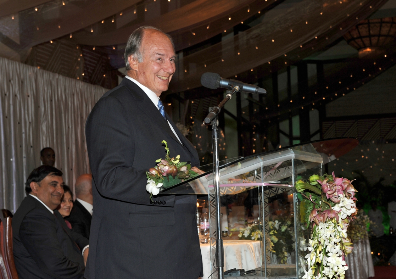 Mawlana Hazar Imam addresses those gathered for the Kenya Jamati Institutional Dinner.