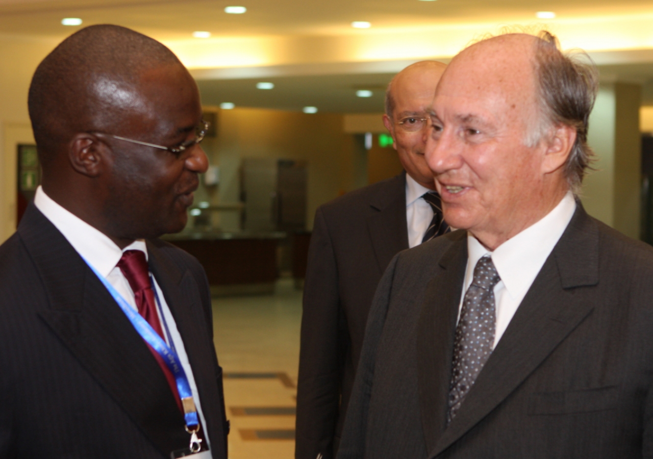 Mawlana Hazar Imam speaks with Simon Otieno, Head of the Senior School at the Aga Khan Academy, Mombasa