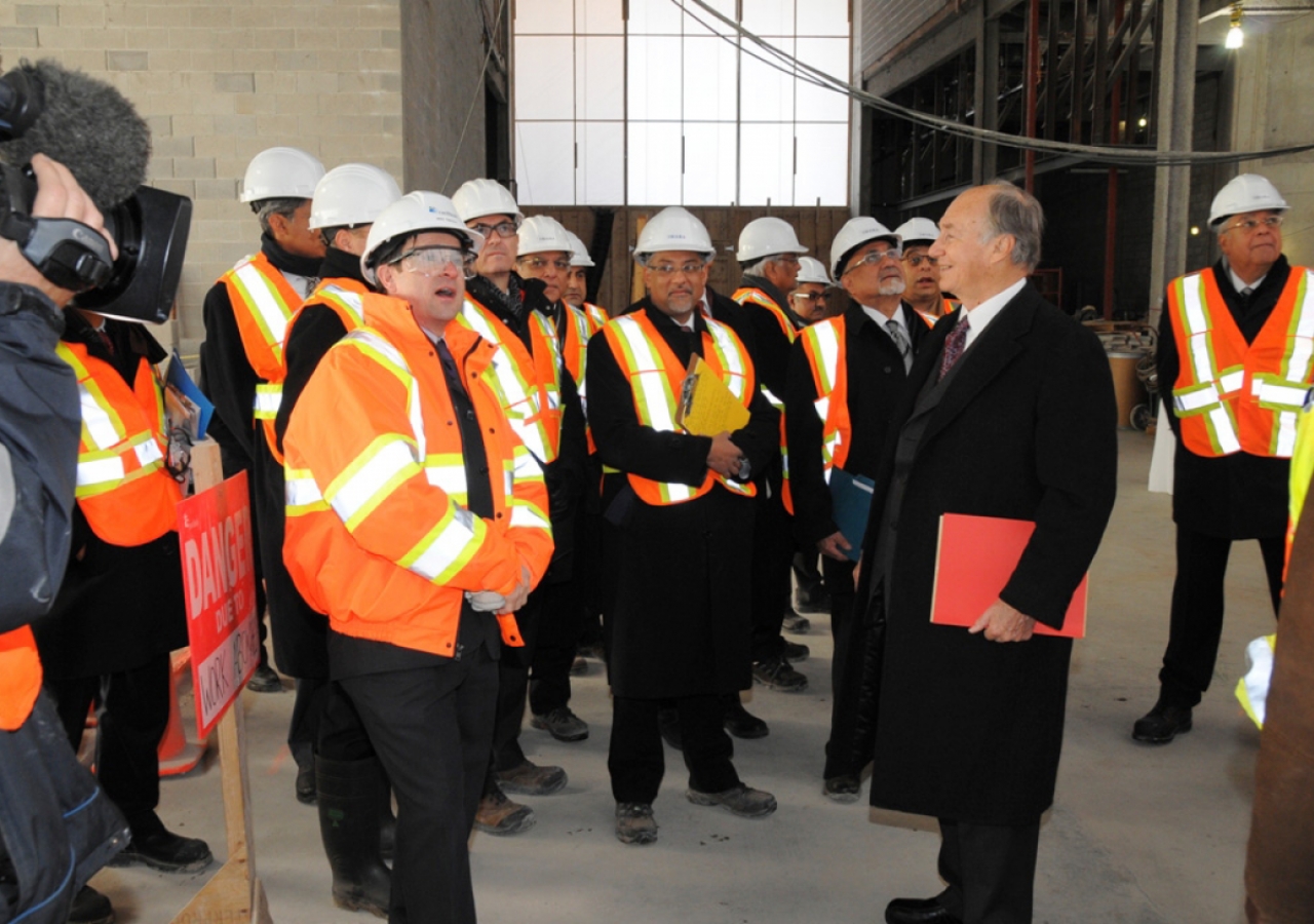 The contractor&amp;rsquo;s representative provides Mawlana Hazar Imam with an overview of construction progress at the Aga Khan Museum.