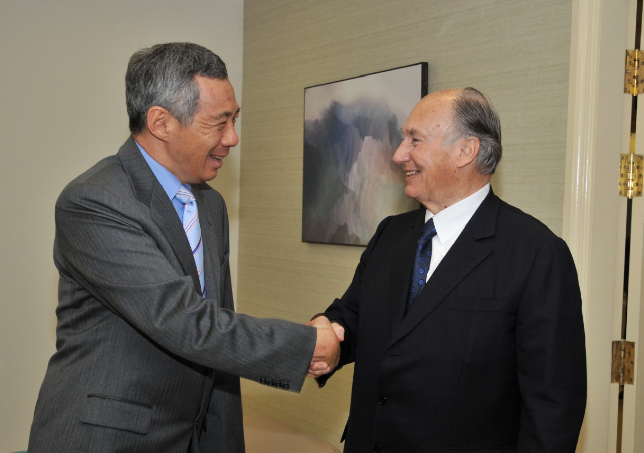 Mawlana Hazar Imam is greeted by the Prime Minister of Singapore,  Mr Lee Hsien Loong.