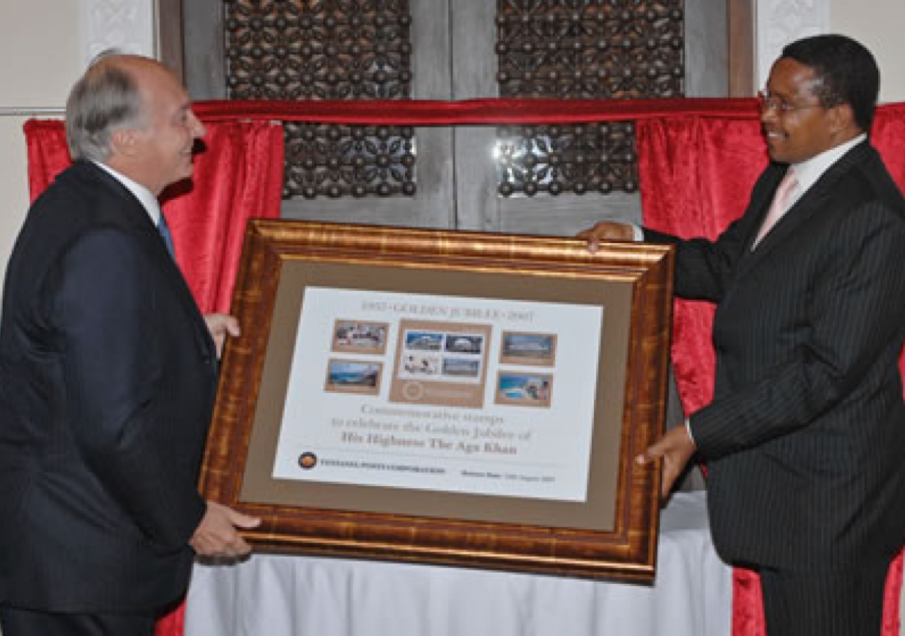 His Excellency Jakaya Mrisho Kikwete, President of Tanzania and Mawlana Hazar Imam officially unveil a series of commemorative stamps that have been produced to mark the Golden Jubilee.