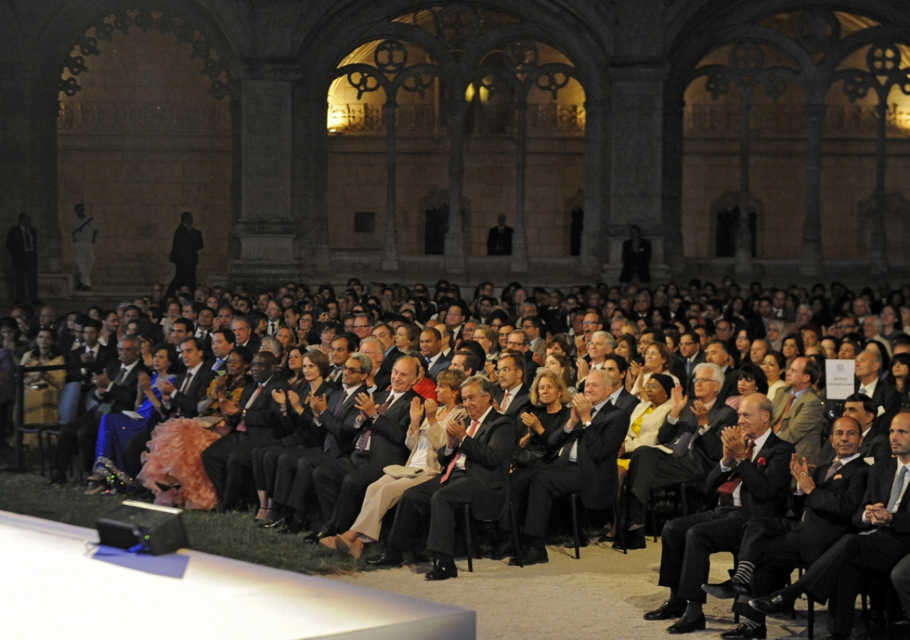 Seated in the front row, Mawlana Hazar Imam and UN Comissioner António Guterres join the rest of the audience in applauding an Aga Khan Music Initiative concert at the Jerónimos Monastery in Lisbon, which featured performances by Fado singer Tânia Oleiro 