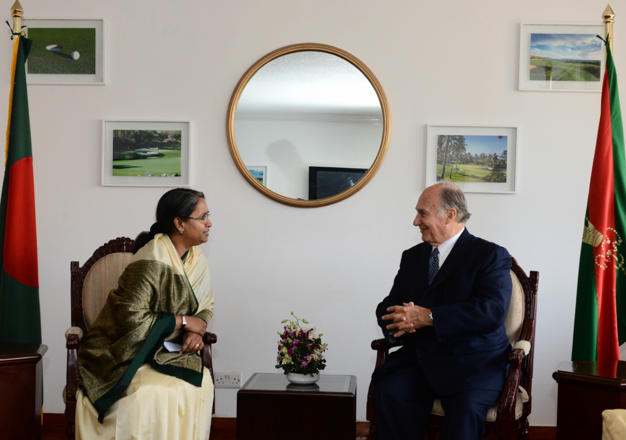 Mawlana Hazar Imam meets with the Foreign Minister of Bangladesh, Dr Dipu Moni.