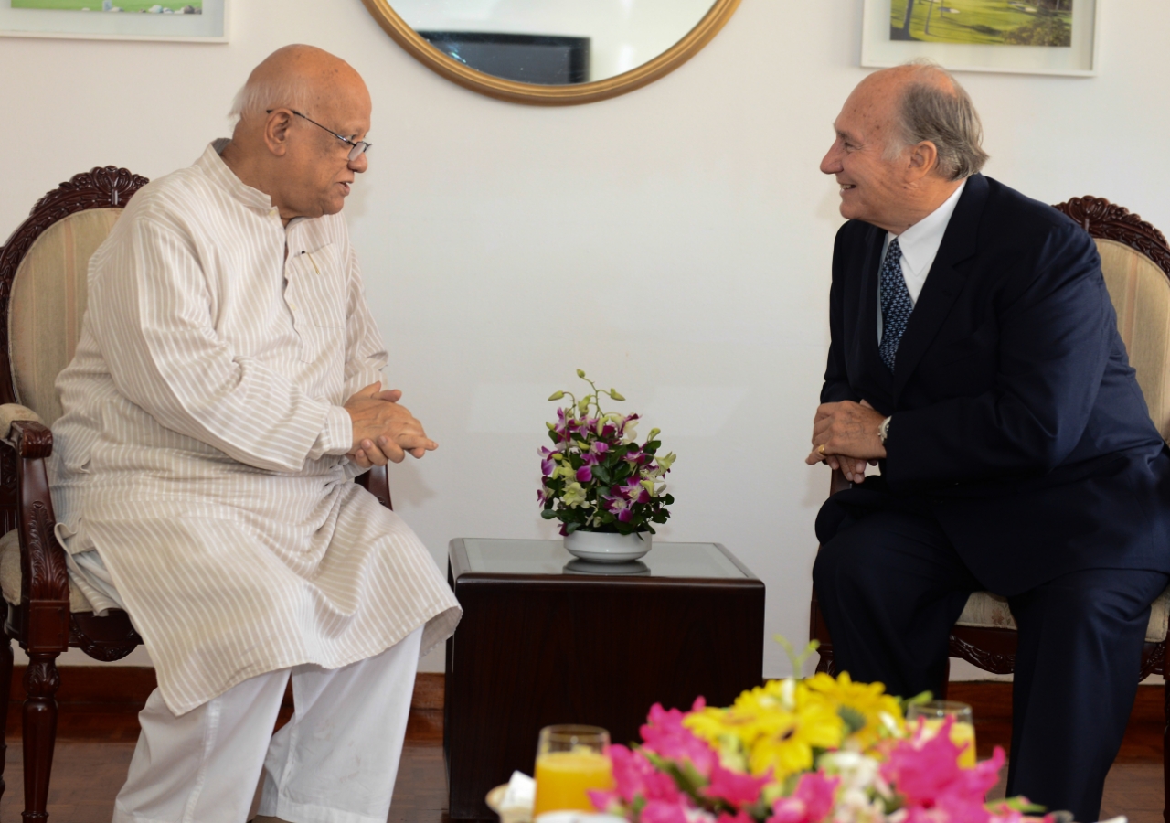 Mawlana Hazar Imam speaks with the Finance Minister of Bangladesh, Abul Maal A. Muhith.