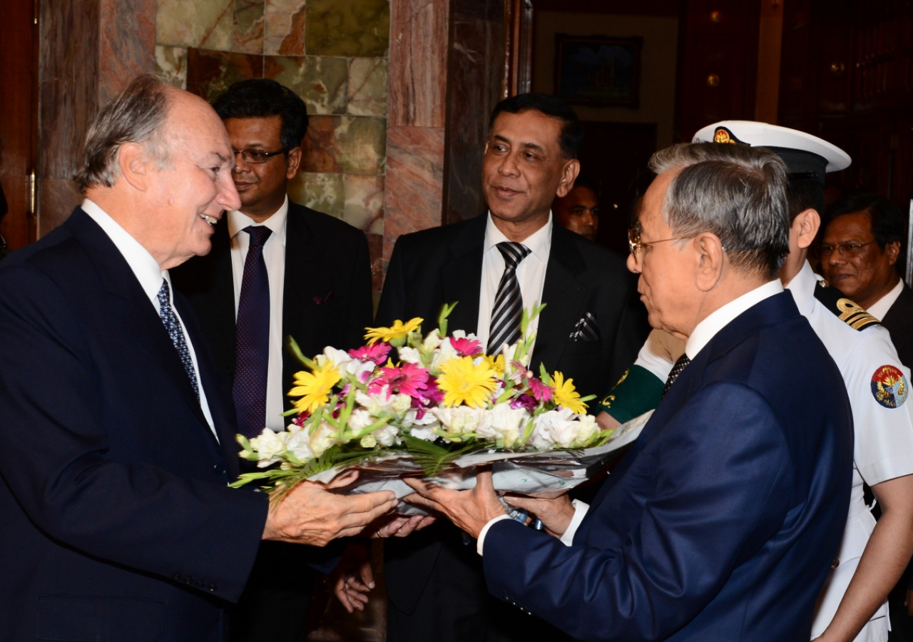 Mawlana Hazar Imam is presented with flowers by His Excellency Abdul Hamid, President of Bangladesh.