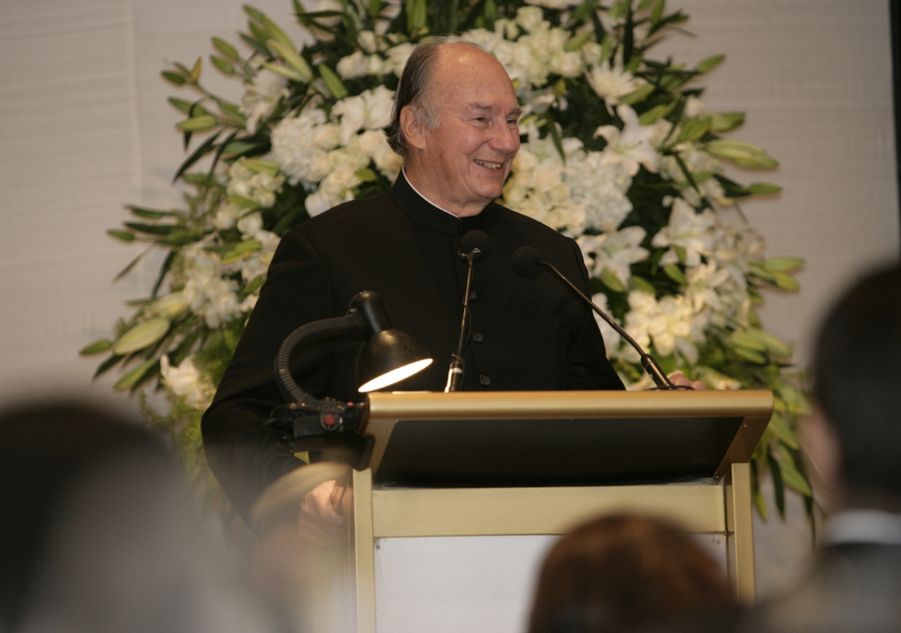 Mawlana Hazar Imam addresses the leadership at the Jamati Institutional banquet held in Mumbai.