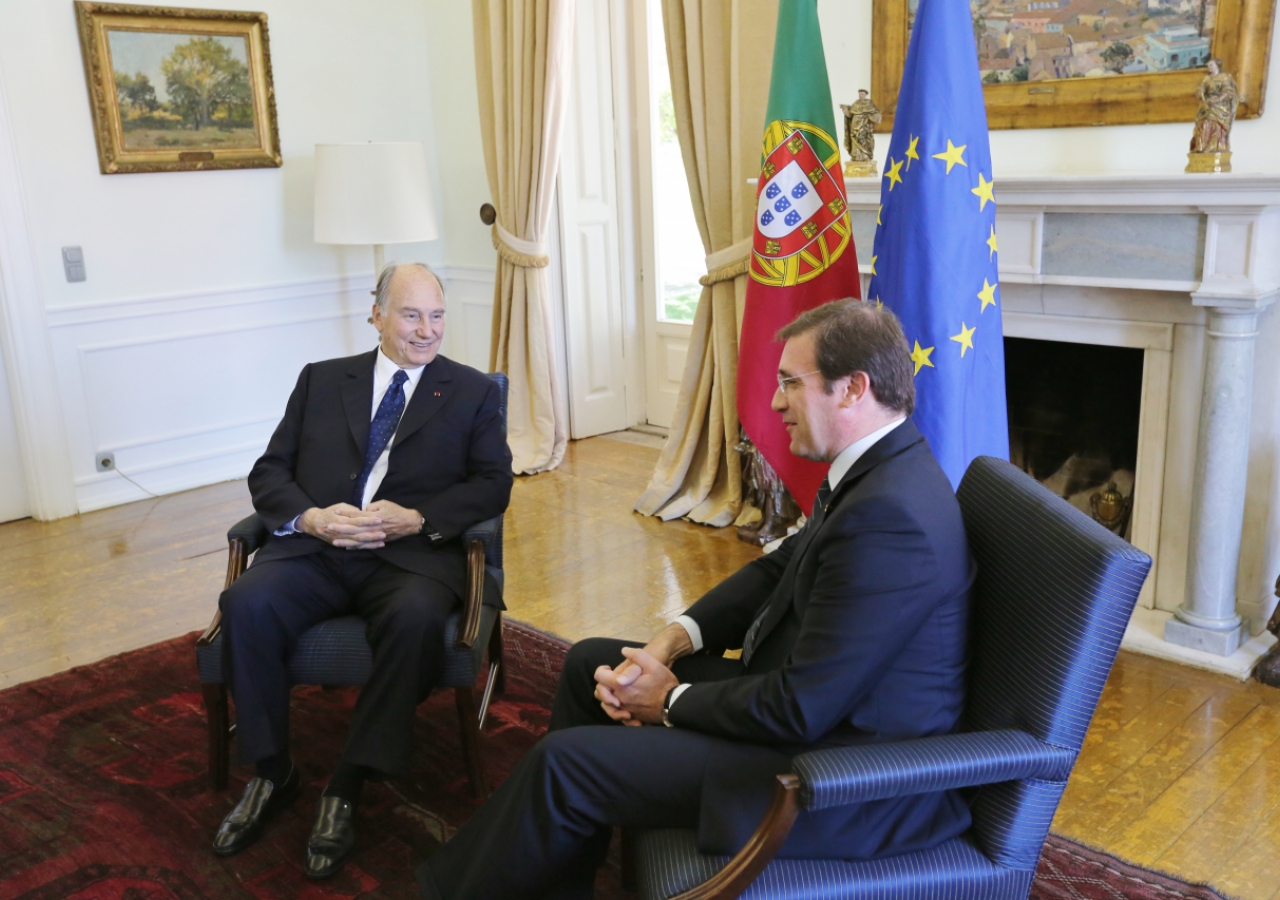 Mawlana Hazar Imam meets with Portuguese Prime Minister Pedro Passos Coelho at the Prime Minister&amp;rsquo;s residence.