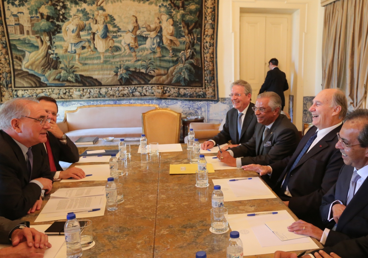 Mawlana Hazar Imam, accompanied by AKDN Resident Representative Nazim Ahmad and Ismaili Council President Amirali Bhanji, meets with Portuguese Foreign Affairs Minister Rui Machete.