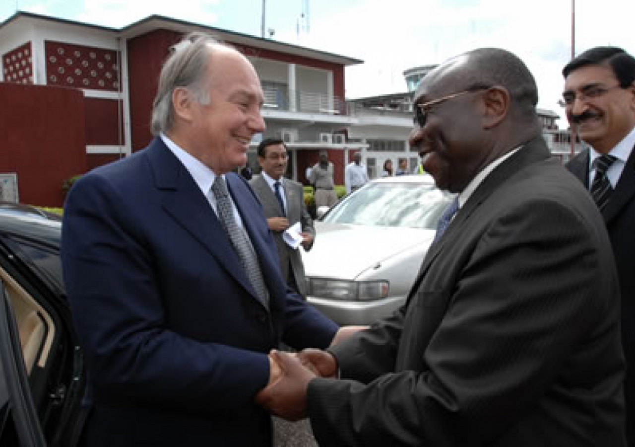 Hon. Joseph James Mungai, Minister of Home Affairs for Tanzania meets with Mawlana Hazar Imam prior to his departure for Zanzibar.