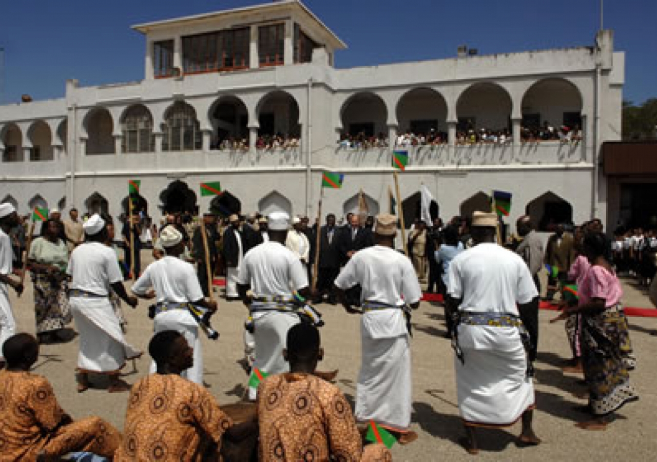 Mawlana Hazar Imam receives a warm Zanzibar welcome by cultural dancers upon arrival.