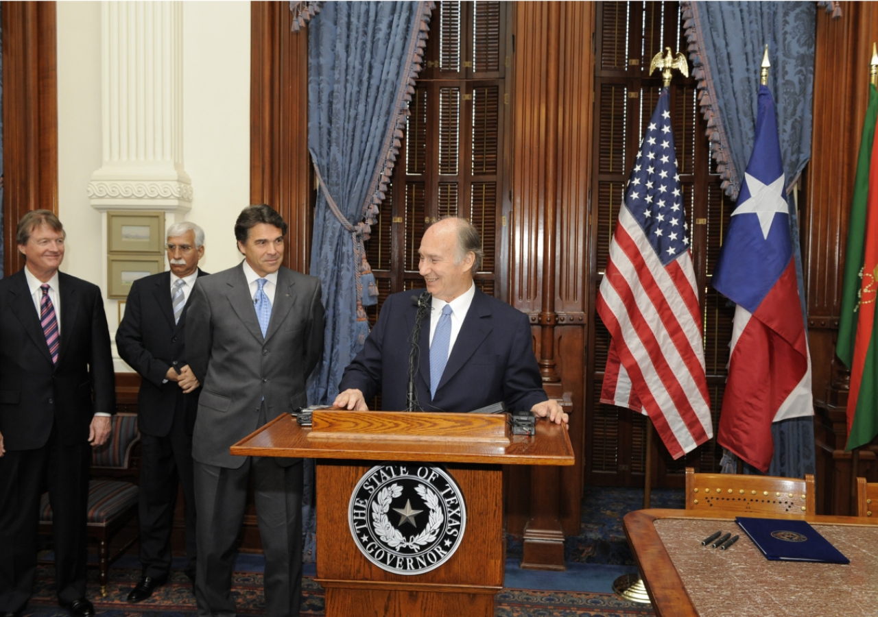 Mawlana Hazar Imam addressing the media prior to the signing of the Memorandum of Understanding between the University of Texas and the Aga Khan University, as Governor Rick Perry of Texas looks on.  