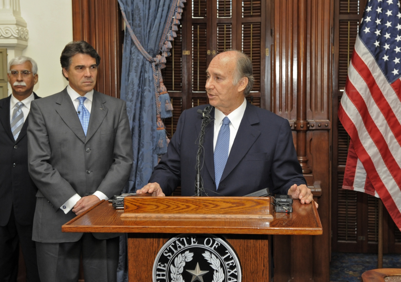 Mawlana Hazar Imam addressing the media prior to the signing of the Memorandum of Understanding between the University of Texas and the Aga Khan University, as Governor Rick Perry of Texas listens intently. 