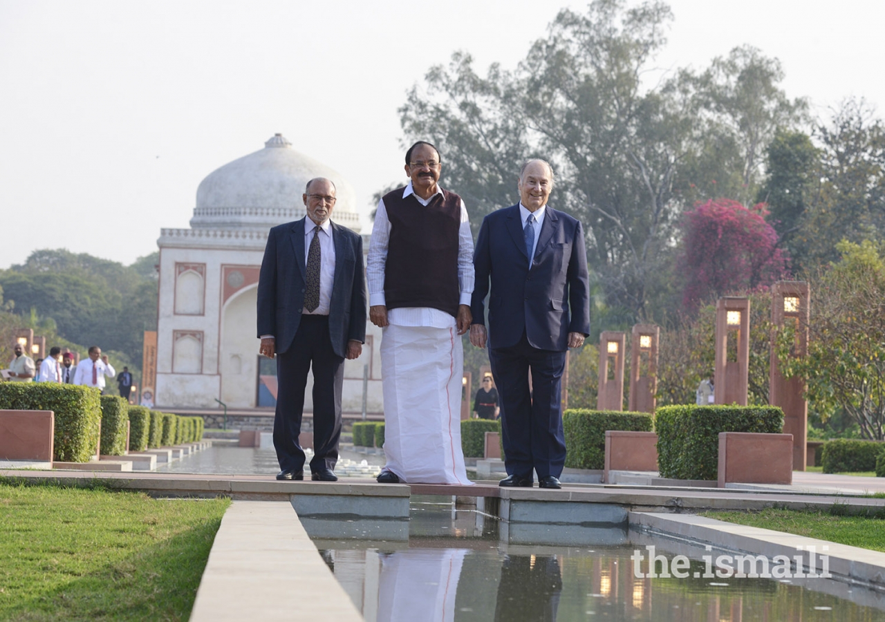 Mawlana Hazar Imam, Vice-President of India Shri M. Venkaiah Naidu, and Lieutenant Governor of Delhi Shri Anil Baijal, pose for a photograph at the Sunder Nursery.