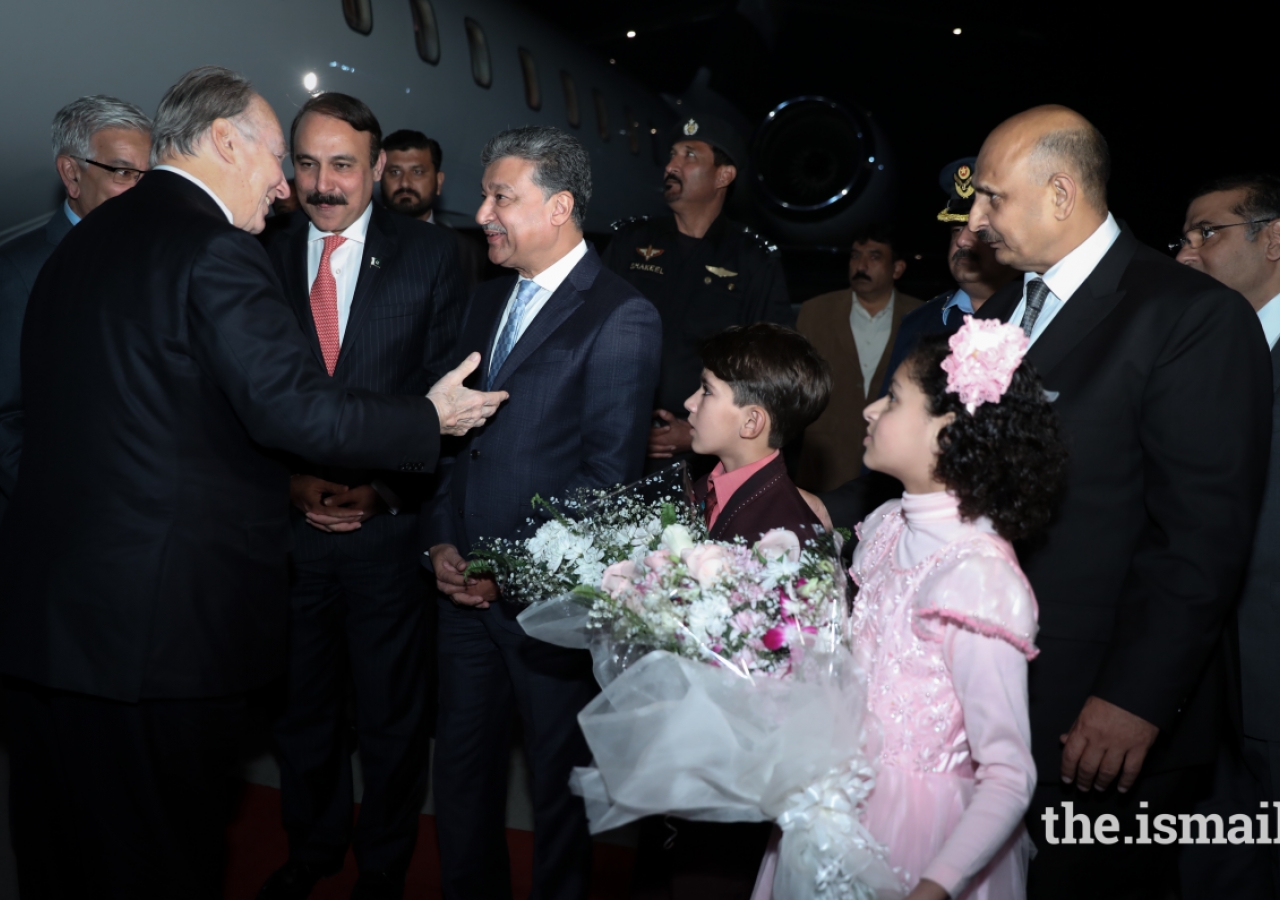 Mawlana Hazar Imam in conversation with Pakistan’s Minister of Foreign Affairs Khawaja Asif, State Minister for Capital Administration & Development Tariq Fazal Chaudhry and Mayor of Islamabad Sheikh Ansar Aziz 