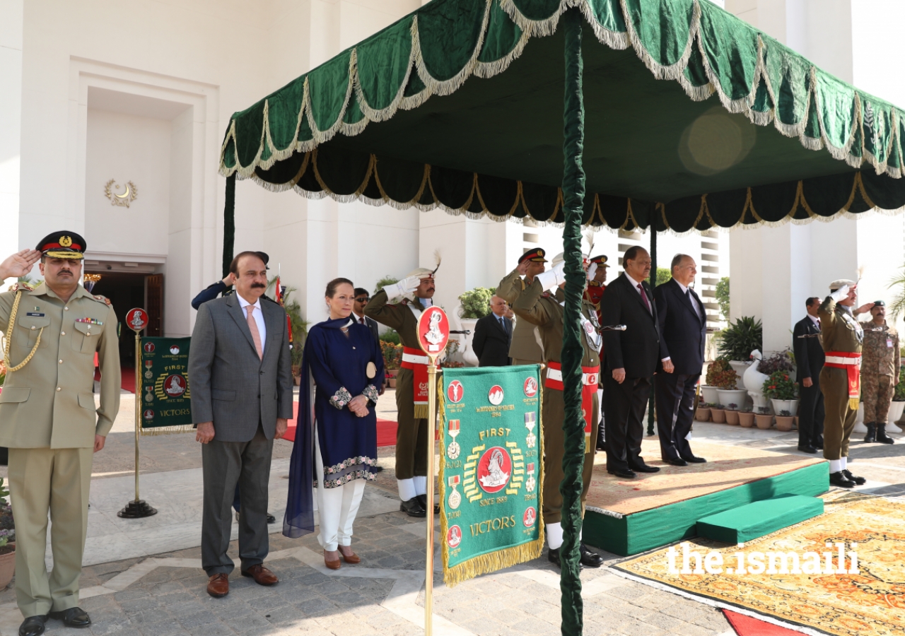 Princess Zahra, President Mamnoon Hussain and Mawlana Hazar Imam during the performance of the Pakistan National Anthem