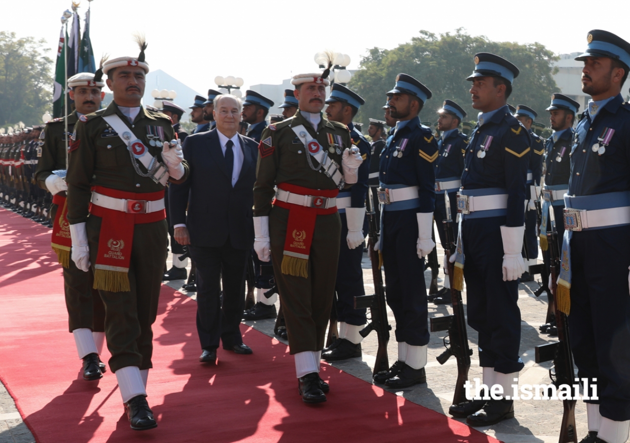 Mawlana Hazar Imam inspects the Guard of Honour at the Aiwan-e-Sadr