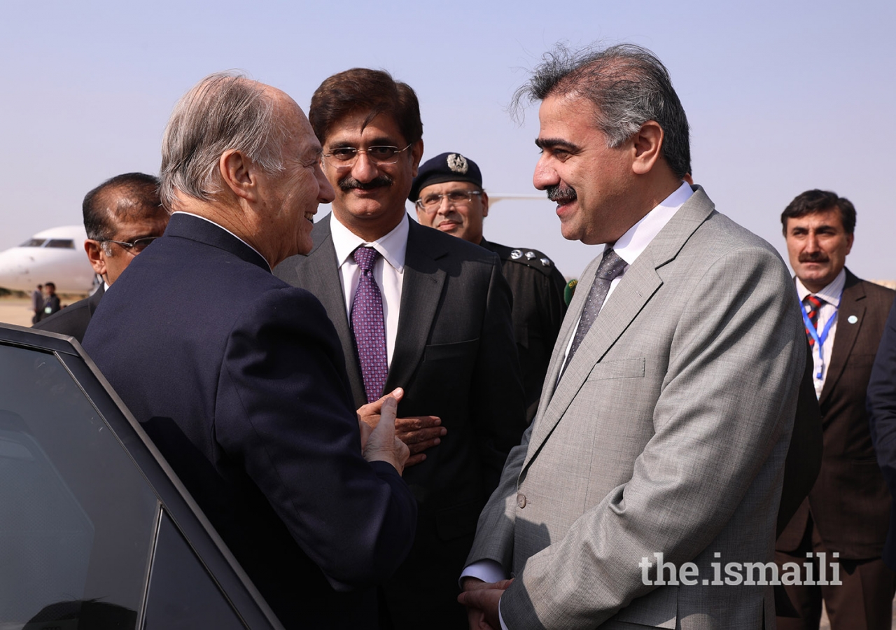 Home Minister of Sindh, Suhail Anwar Siyal, bids farewell to Mawlana Hazar Imam on his departure from Karachi