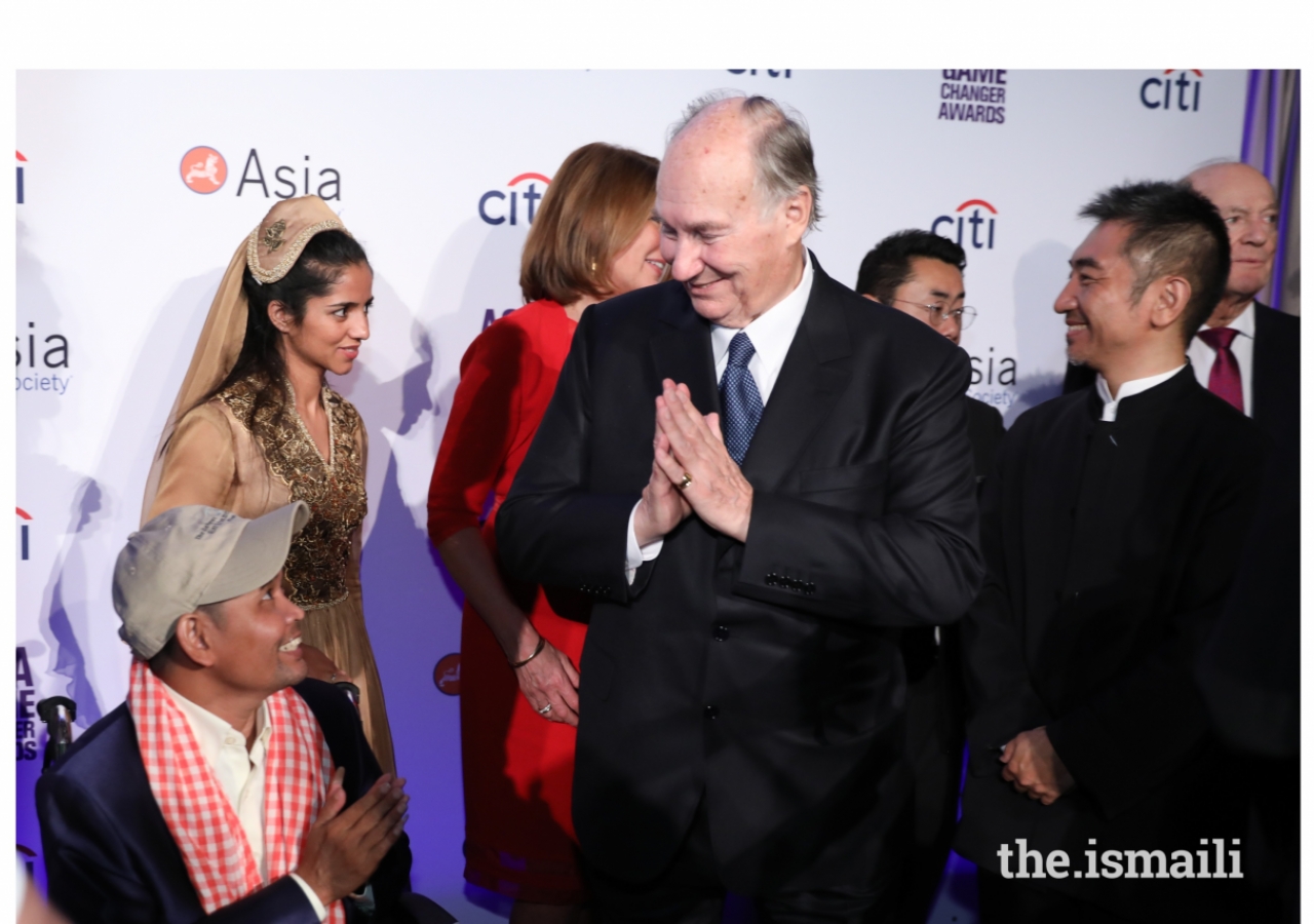 Mawlana Hazar Imam returns a salutation from environmentalist and award recipient, Leng Ouch.