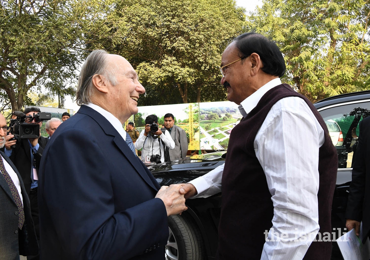 Mawlana Hazar Imam welcomes Honourable Vice President Shri. M. Venkaiah Naidu to the inauguration ceremony of Sunder Nursery in New Delhi, India.