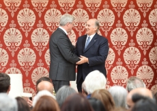 Mawlana Hazar Imam thanks Prime Minister Harper following the Prime Minister's address at the opening of the Ismaili Centre, Toronto. Gary Otte