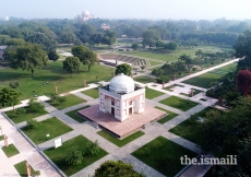 Aligned with the large entrance plaza of Humayun’s tomb, Sunder Nursery features a spectacular pedestrian Central Axis conceived in three parts, as a progression of formally arranged gardens around the heritage structures.