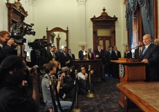 Mawlana Hazar Imam addressing the media prior to the signing of the Memorandum of Understanding between the University of Texas and the Aga Khan University. 