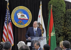 Mawlana Hazar Imam addressing guests at a luncheon hosted by the Governor and First Lady of California, held at the Getty Center in Los Angeles. 